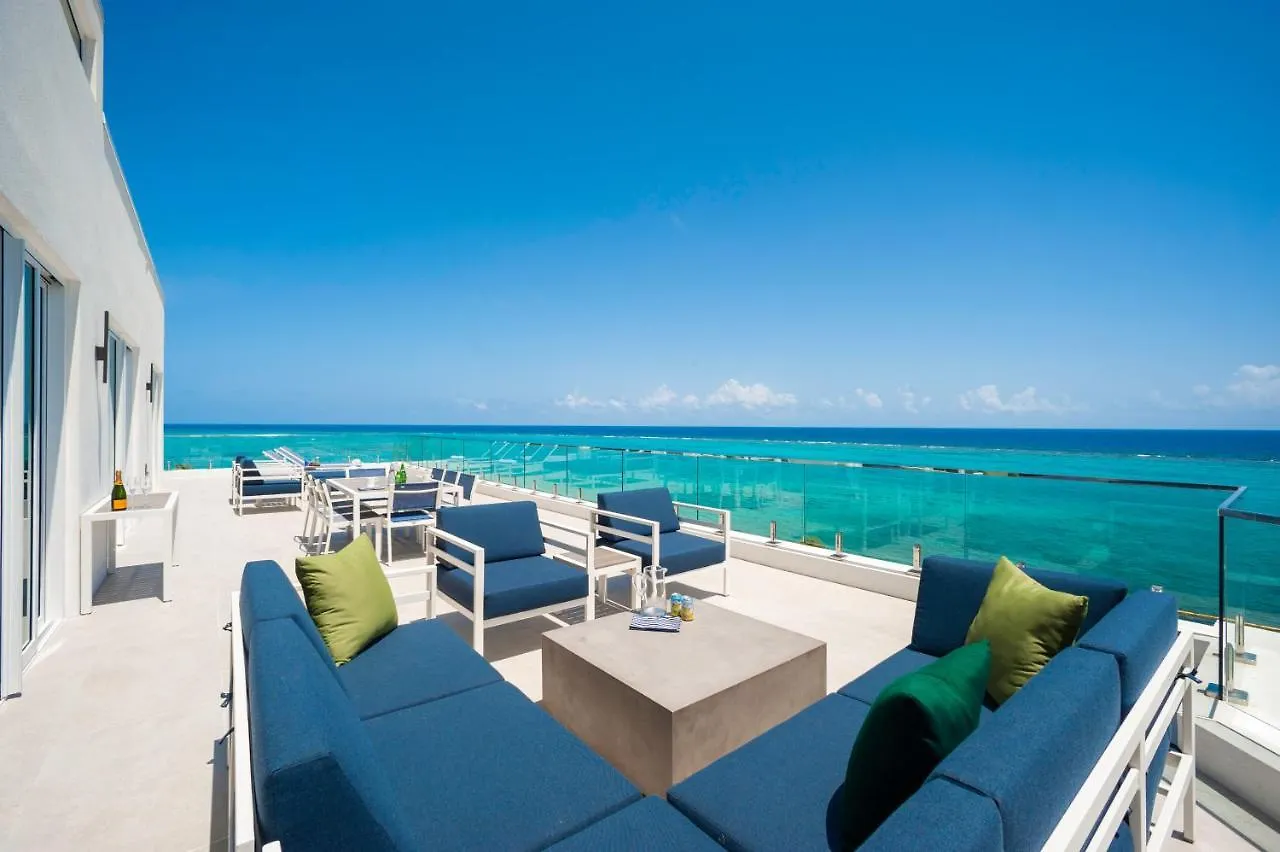 Driftwood Village Rum Point Club Residences 3*, Driftwood Village