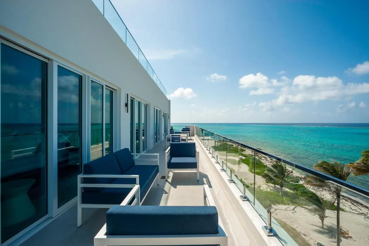 Hotel Rum Point Club Residences Driftwood Village